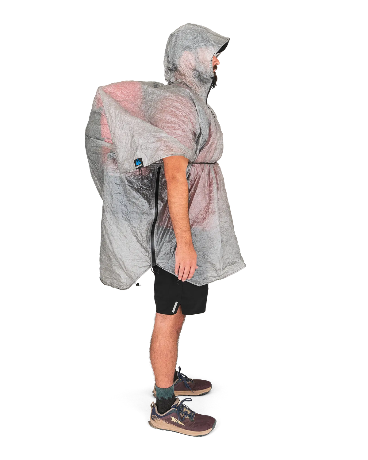 Zpacks Convertible Groundsheet Poncho コンバーチブルグランドシートポンチョ - ザックの上から着用した側面。パックカバーとして覆う様子（公式画像） - 山道具とULギアのお店 Ascend Lite