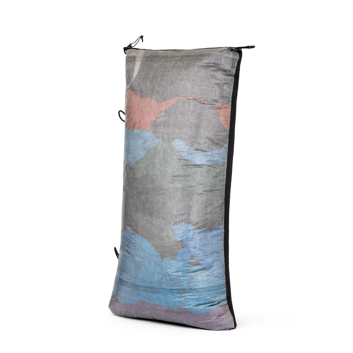 Zpacks Medium Pillow Dry Bag ミディアムピロードライバッグ - 衣類を入れた DCF 面を外側にした状態の全体（公式画像） - 山道具とULギアのお店 Ascend Lite