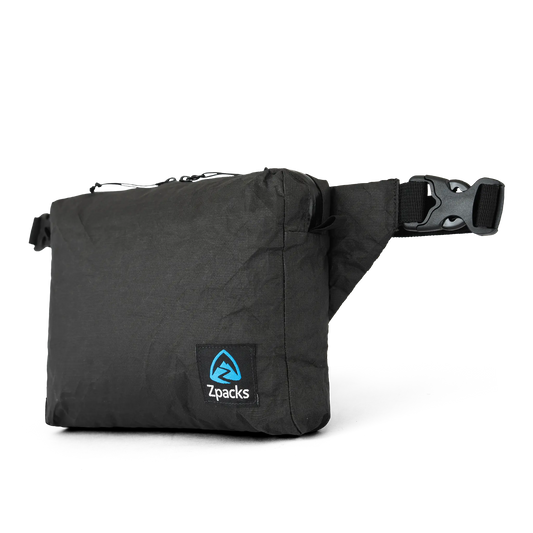 Zpacks Front Utility Pack Accessory フロントユーティリティパック ブラック - 正面斜めから見た全体（公式画像） - 山道具とULギアのお店 Ascend Lite