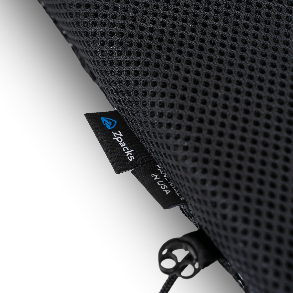 Zpacks x Vaucluse Ventilation Frame + Sleeve ベンチレーションフレーム＋スリーブ - Zpacksのロゴが付いたメッシュ部分の拡大（公式画像） - 山道具とULギアのお店 Ascend Lite