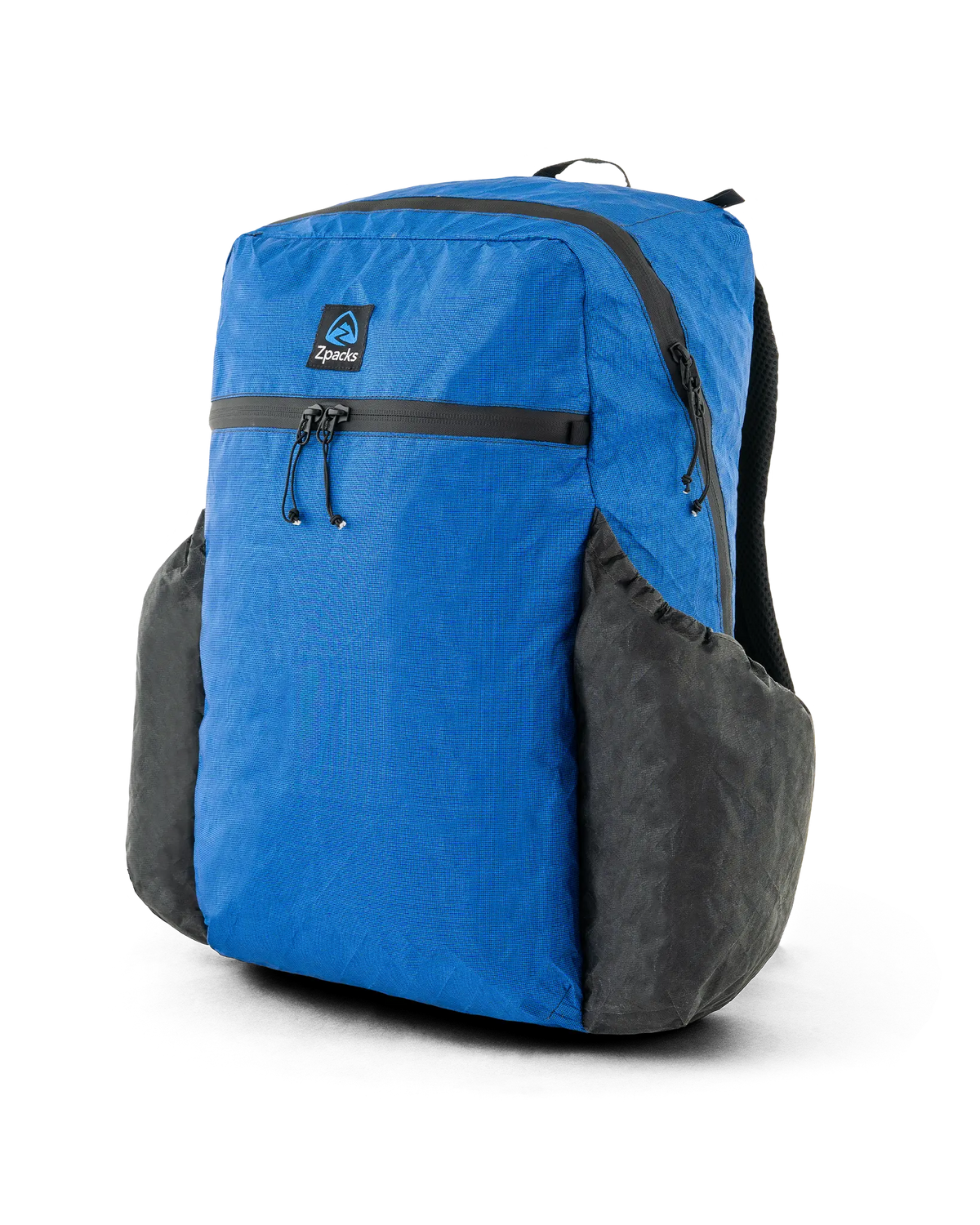 Zpacks Bagger Ultra 25L バガー ウルトラ ダスクブルー - 斜め前から見た全体。青の本体と外側のジッパーポケット、左右のサイドポケット（公式画像） - 山道具とULギアのお店 Ascend Lite