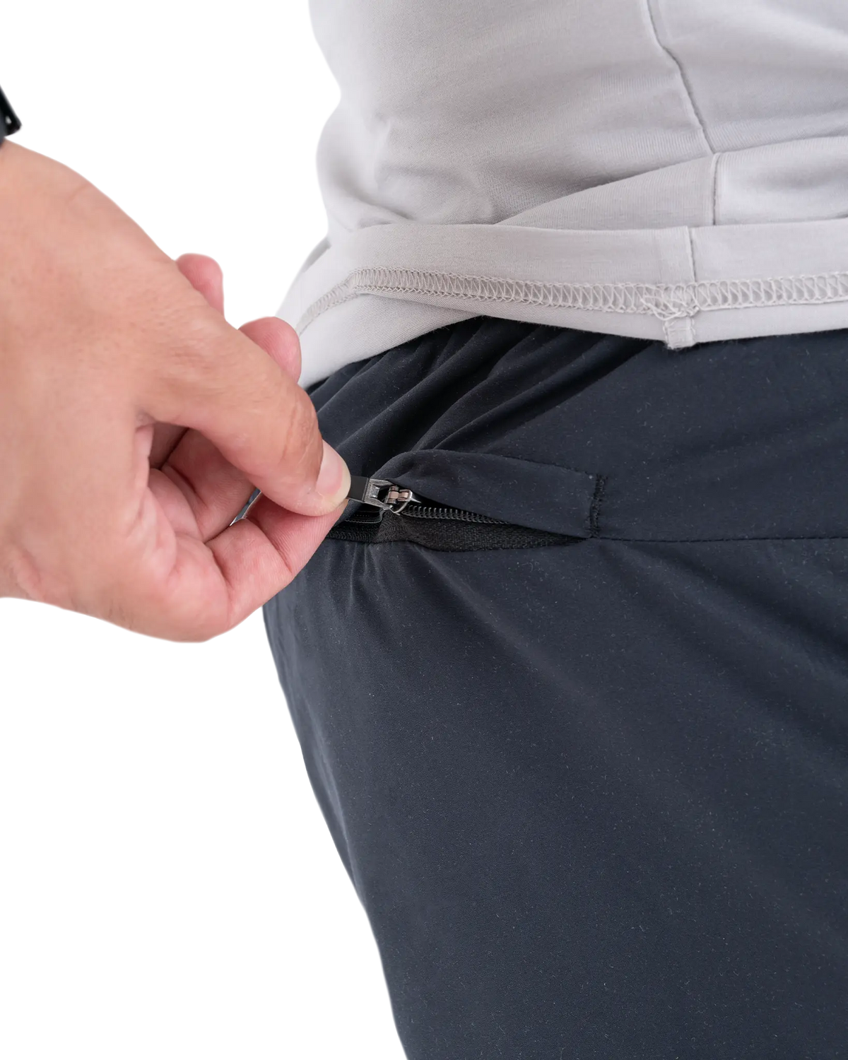 Zpacks Trail Cool Joggers トレイルクール ジョガーパンツ 腰のヨークに組み込んだジッパー付きバックポケット（公式画像） - 山道具とULギアのお店 Ascend Lite