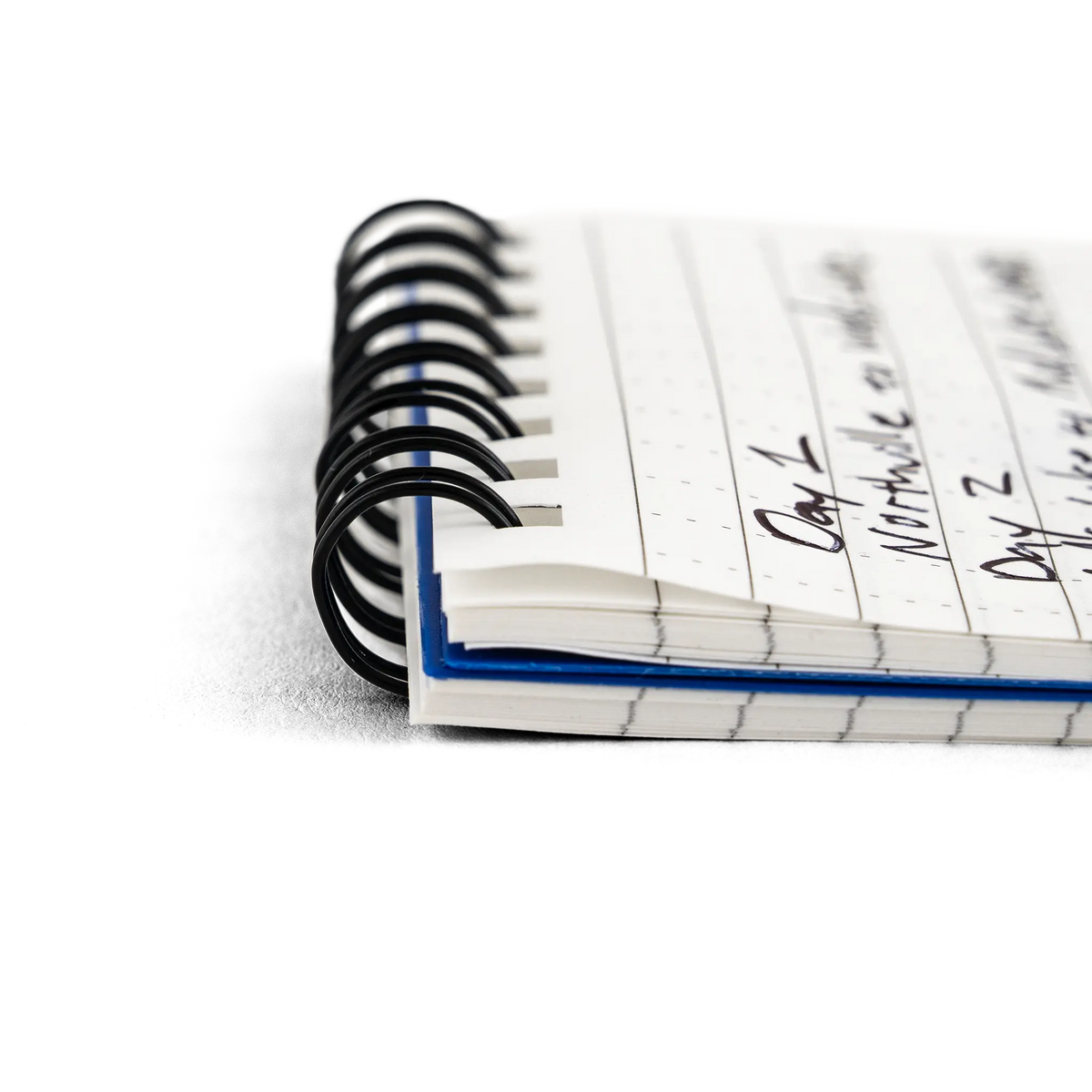 Zpacks Waterproof Trail Notebook 防水トレイルノート スパイラル綴じ部分の接写。手書きの山行メモが書かれたページ - 山道具とULギアのお店 Ascend Lite