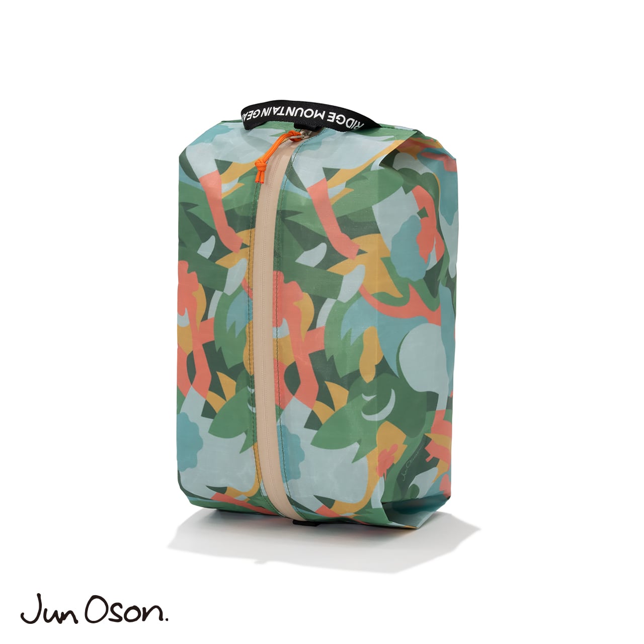 RIDGE MOUNTAIN GEAR JUN OSON×RIDGE Case M ケースM プリント柄モデルを斜め前から見た全体像とJun Osonの手書きサイン（公式画像） - 山道具とULギアのお店 Ascend Lite