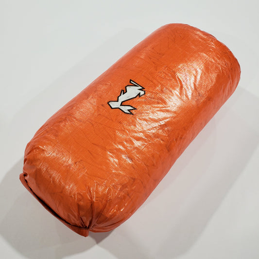 High Tail Designs 17.6L Stuff Sack ロールトップスタッフサック DCF Orange Soda - 昇華プリントのロールトップスタッフサック（公式画像） - 山道具とULギアのお店 Ascend Lite