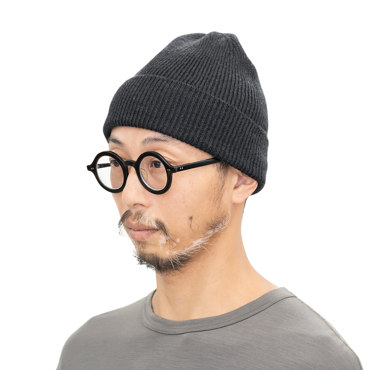 RIDGE MOUNTAIN GEAR Merino PlaX Beanie メリノプラックスビーニー Smoked Black 着用イメージ（公式画像） - 山道具とULギアのお店 Ascend Lite