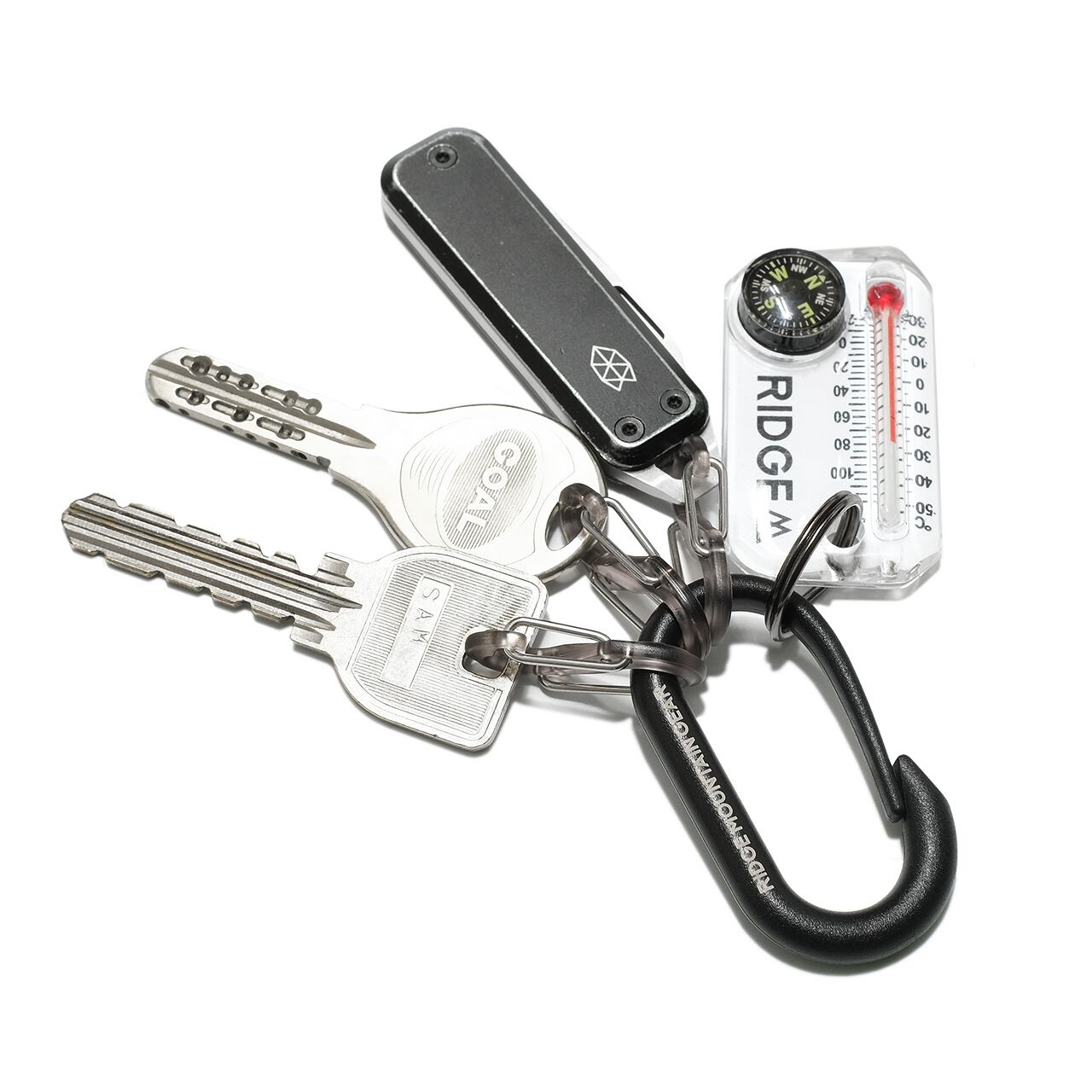 RIDGE MOUNTAIN GEAR Therm-o-compass サーモコンパス 鍵とカラビナに付けた使用例（公式画像） - 山道具とULギアのお店 Ascend Lite