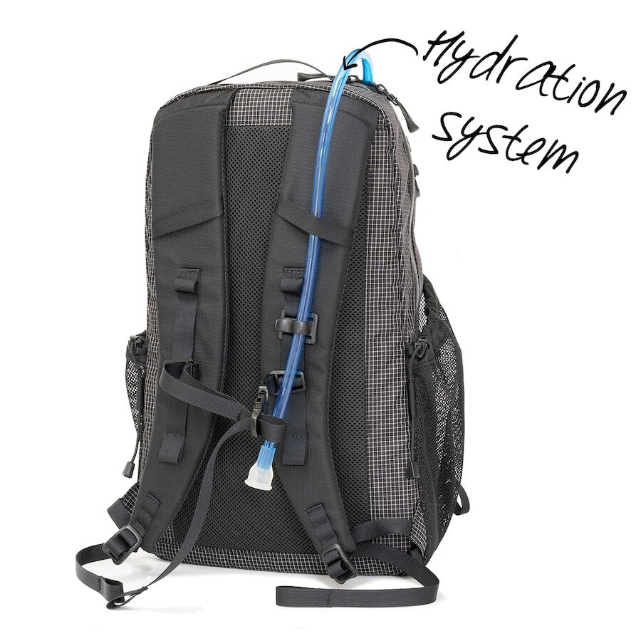 RIDGE MOUNTAIN GEAR One Mile MP ワンマイルMP ハイドレーションシステム使用時のホースの取り回し（公式画像） - 山道具とULギアのお店 Ascend Lite