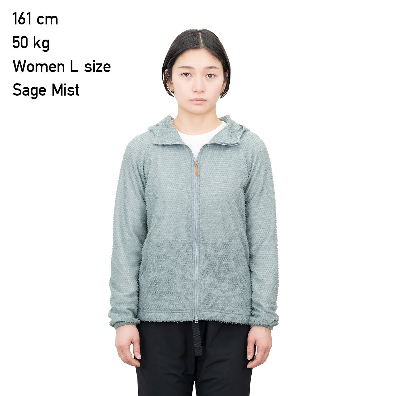 RIDGE MOUNTAIN GEAR Alpha Full Zip Hoodie アルファフルジップフーディ 身長161cm・体重50kg の女性モデルが Women L を着用した前面（Sage Mist・公式画像） - 山道具とULギアのお店 Ascend Lite