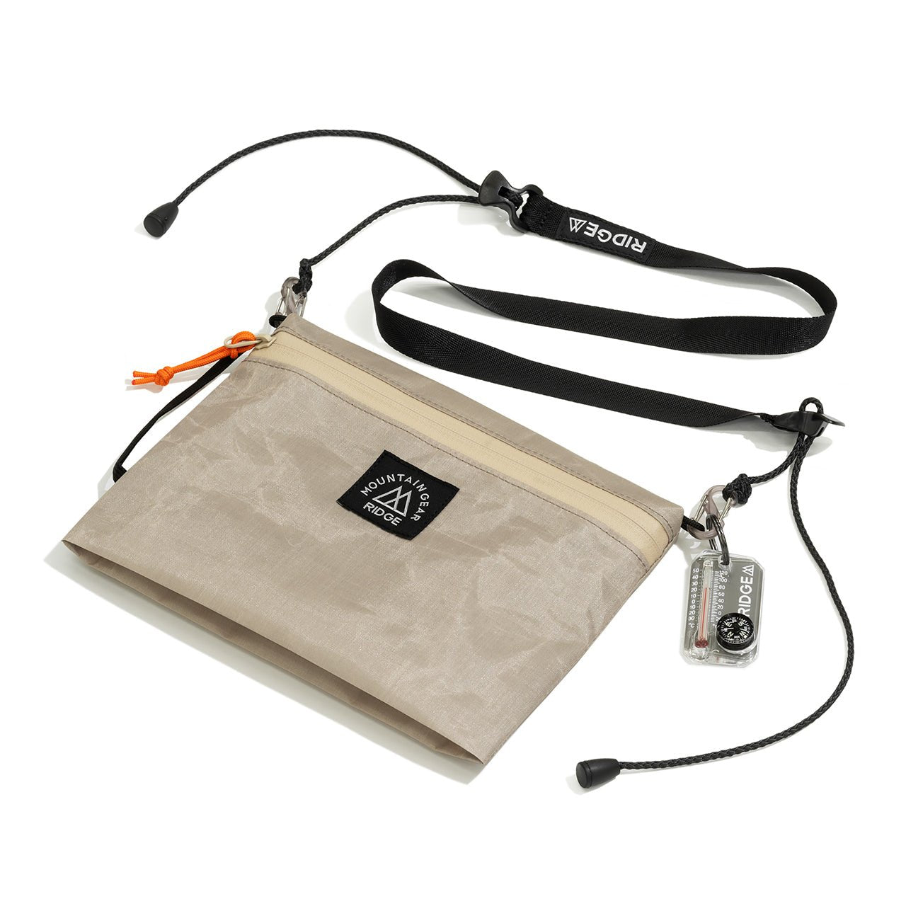 RIDGE MOUNTAIN GEAR Travel Pouch Plus トラベルポーチプラス ショルダーストラップとコンパスを取り付けてサコッシュとして使う状態（公式画像） - 山道具とULギアのお店 Ascend Lite