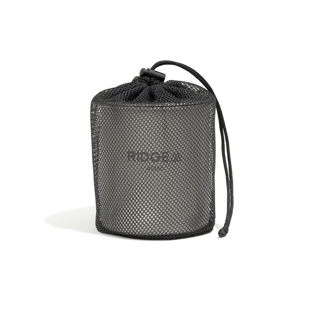 RIDGE MOUNTAIN GEAR Titanium Mug 450ml チタンマグ450ml 付属のメッシュスタッフサックに収納した白背景（公式画像） - 山道具とULギアのお店 Ascend Lite