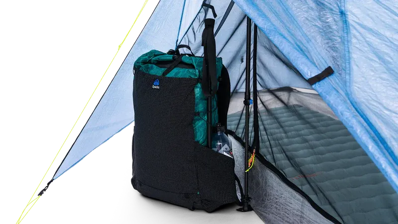 Zpacks Plex Solo Pro Tent プレックスソロプロテント Blue 前室 - バックパックを置いた前室の広さ - 山道具とULギアのお店 Ascend Lite