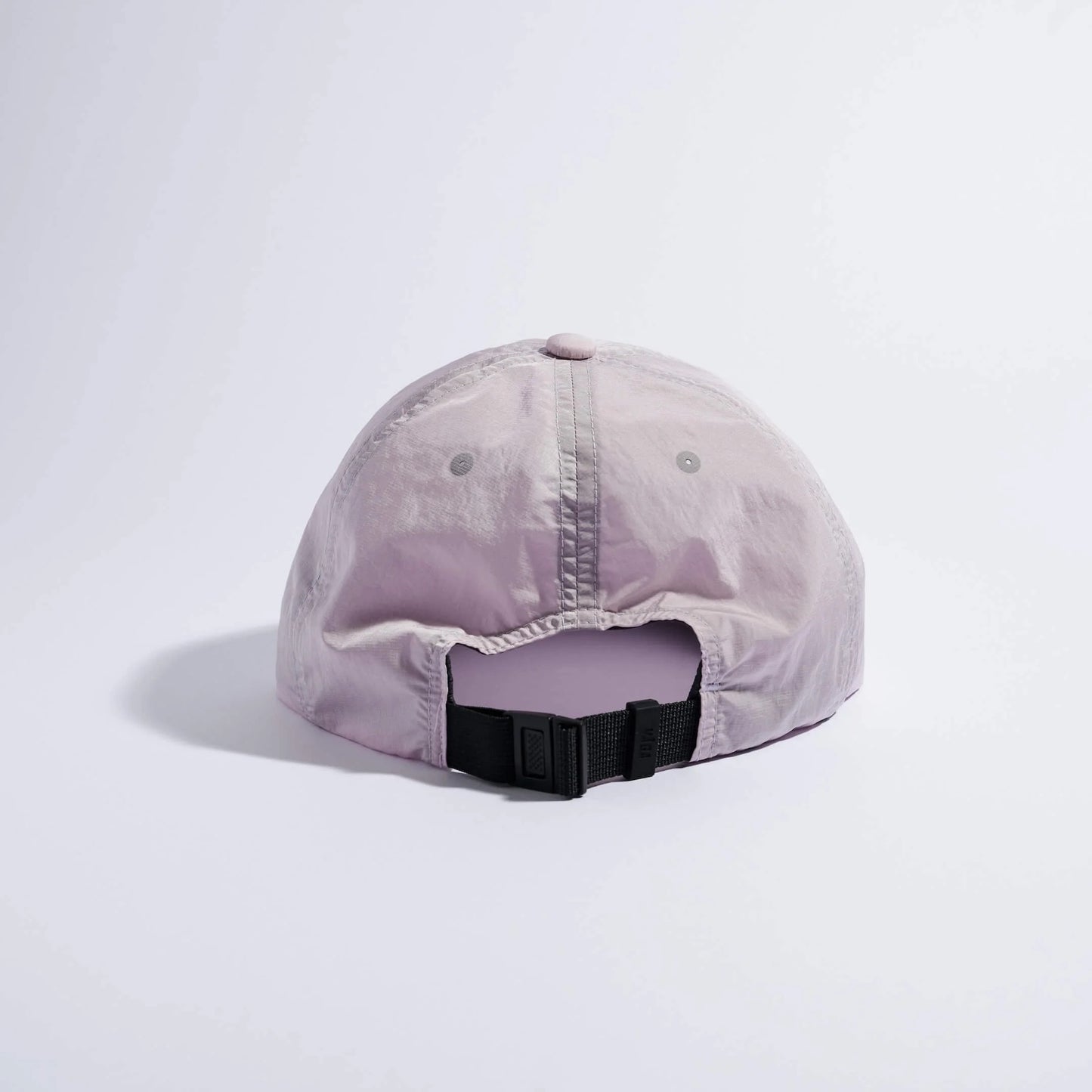 VAGA Drift Cap ドリフトキャップ ダスティライラック 背面（公式画像） - 後頭部の開口部と黒い調整式バックストラップ、6パネルの中央シームと通気ホール - 山道具とULギアのお店 Ascend Lite