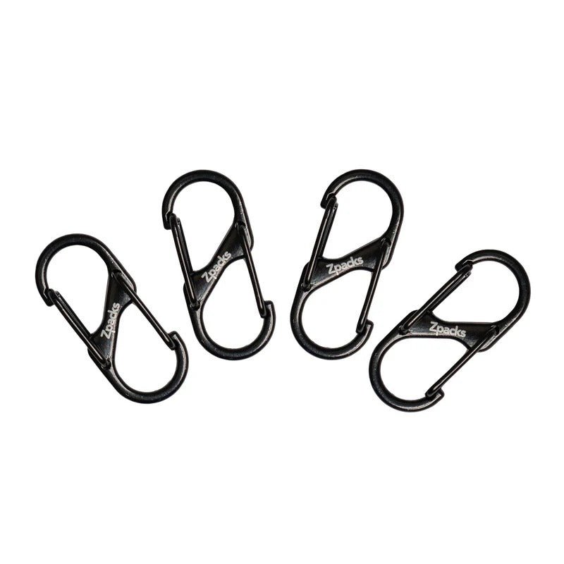 Zpacks Carabiner 4個セット カラビナ Mini-S ブラック 4個を白背景に扇状に並べた俯瞰 S字形状の両端に開くゲートとZpacksロゴが見える（公式画像） - 山道具とULギアのお店 Ascend Lite