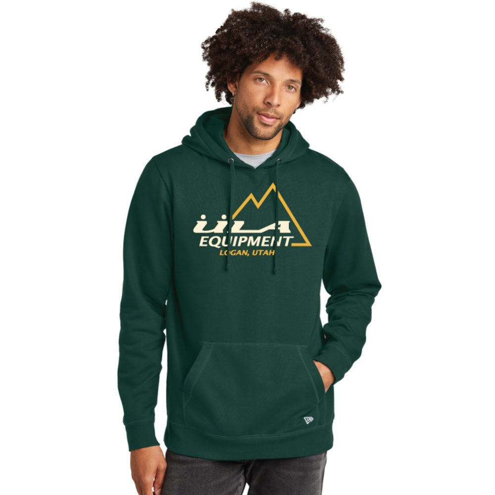ULA Equipment NewEra Vintage ULA Logo Hoodie ヴィンテージロゴフーディー ダークグリーン 着用イメージ（初代ULAロゴ入り） - 山道具とULギアのお店 Ascend Lite
