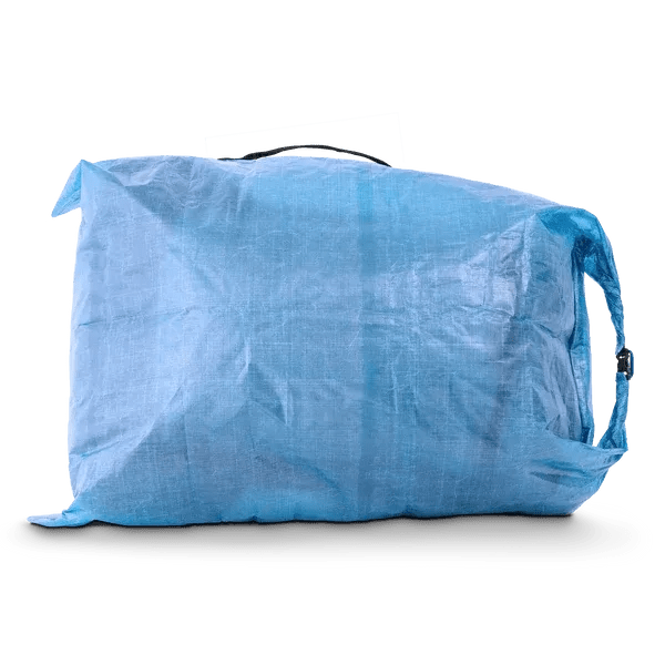 Zpacks Airplane Case XL エアプレーンケース XL Blue 側面の引き寸カット - 荷物を詰めたときの全体シルエットと巻き上げたロールトップの厚み（公式画像） - 山道具とULギアのお店 Ascend Lite