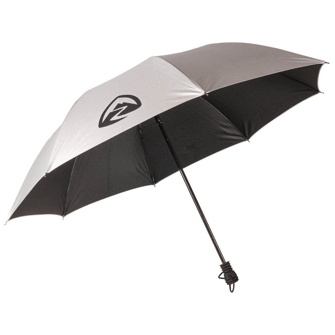 Zpacks Lotus UL Umbrella ロータスULアンブレラ - 開いた状態を斜め上から見た全体。外側シルバーのキャノピーと Zpacks ロゴ（公式画像） - 山道具とULギアのお店 Ascend Lite