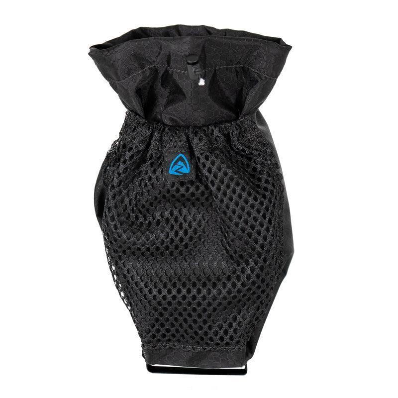 Zpacks Shoulder Pouch ショルダーポーチ Jet Black Ultra ドローコードを緩めて開口部を大きく広げた状態、口が円形に開いて中身を一望できる様子（公式画像） - 山道具とULギアのお店 Ascend Lite