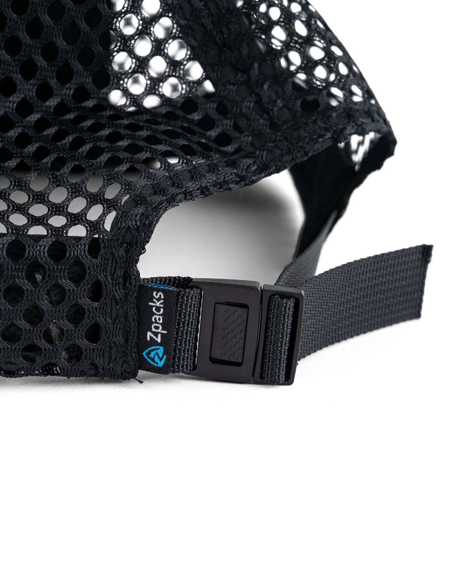 Zpacks Foldable Trail Hat フォルダブルトレイルハット Black - 後部のナイロン織りストラップとバックル調整部のクローズアップ - 山道具とULギアのお店 Ascend Lite
