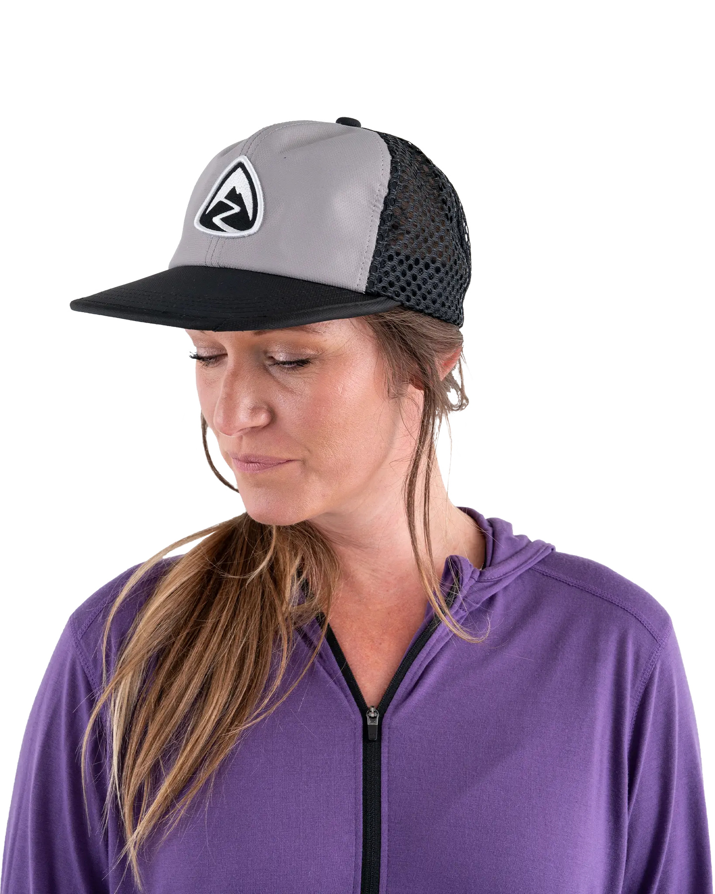 Zpacks Foldable Trail Hat フォルダブルトレイルハット Gray - 着用イメージ（女性・正面） - 山道具とULギアのお店 Ascend Lite