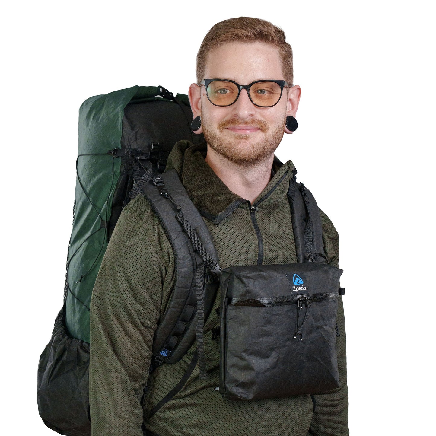 Zpacks Multi-Pack マルチパック Jet Black Ultra 着用（チェストパック） - バックパックを背負ったまま胸の前に装着した状態 - 山道具とULギアのお店 Ascend Lite