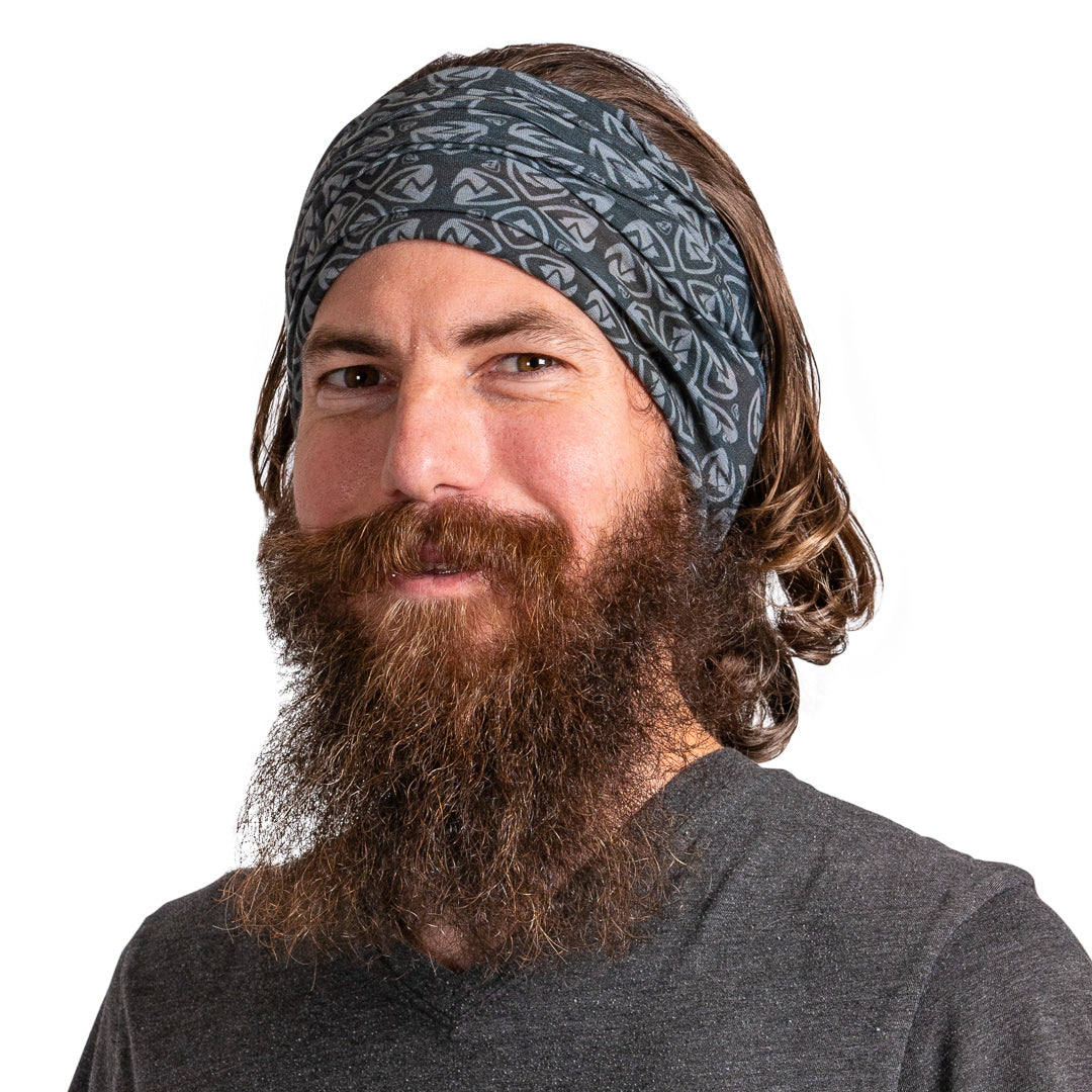 Zpacks Neck Gaiter ネックゲイター Gray/Black - 折り畳んでヘッドバンドとして着用した様子（公式画像） - 山道具とULギアのお店 Ascend Lite