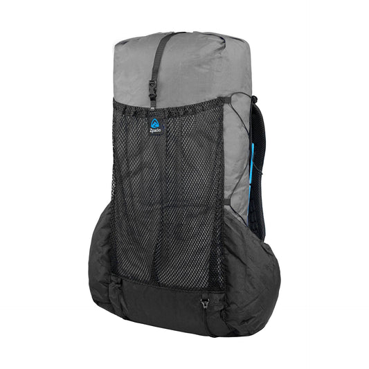 Zpacks Super Nero Ultra 50L スーパーネロ ウルトラ ストームグレー - 正面から見た全体。グレーの本体に黒のメッシュセンターポケットとサイドポケット（公式画像） - 山道具とULギアのお店 Ascend Lite