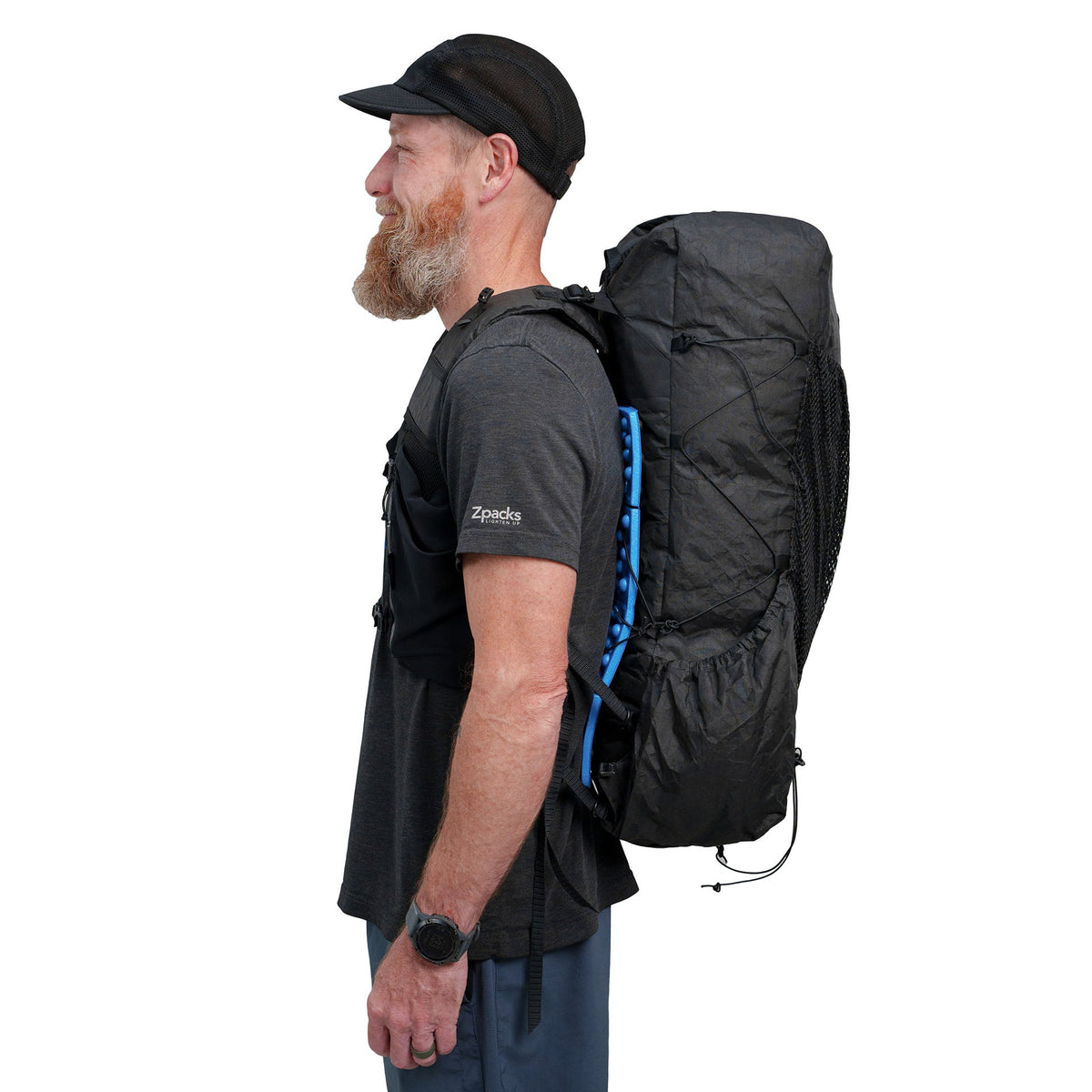 Zpacks Super Nero Ultra 50L スーパーネロ ウルトラ 背負った状態を横から見たシルエット（公式画像・当店未取扱色Jet Black） - 山道具とULギアのお店 Ascend Lite