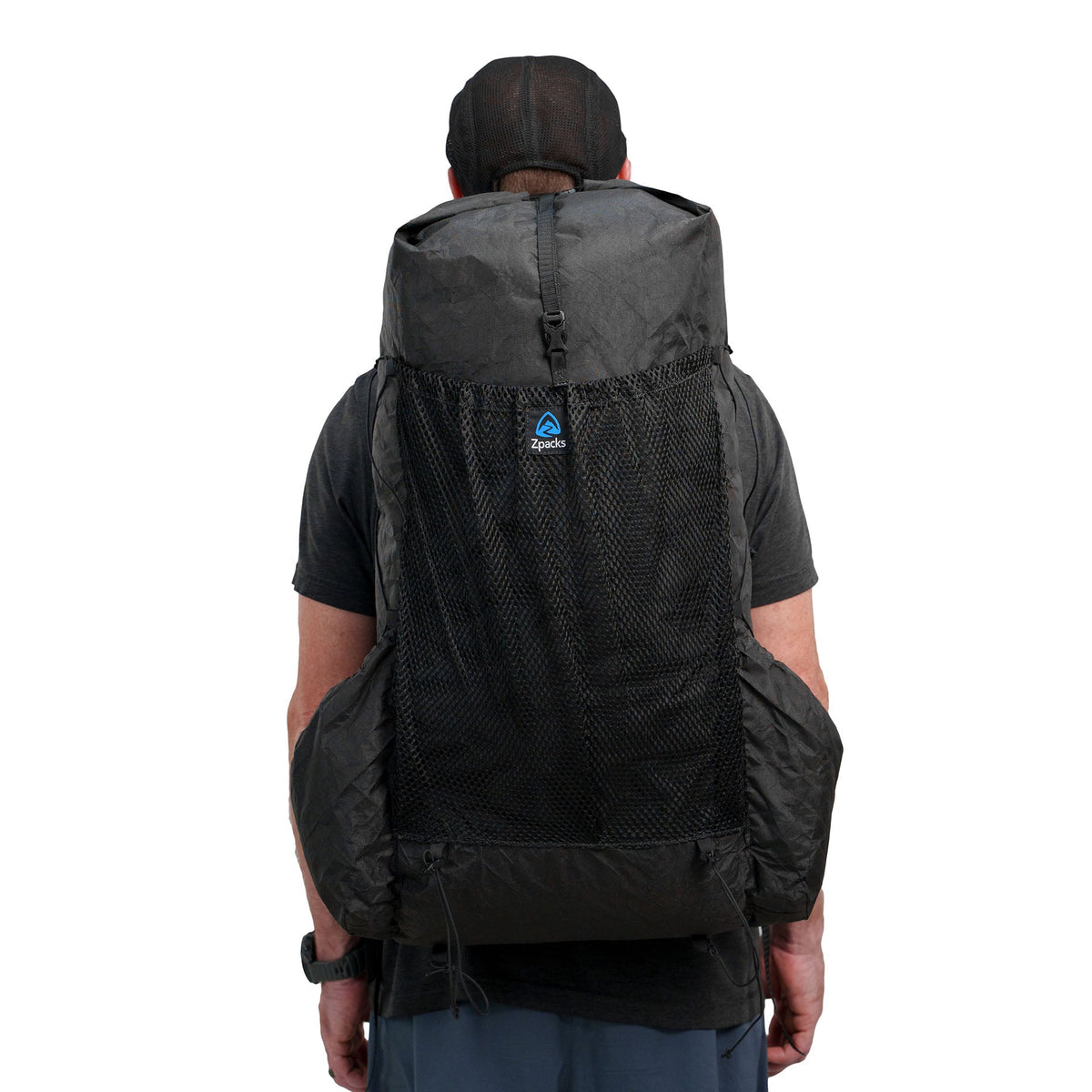 Zpacks Super Nero Ultra 50L スーパーネロ ウルトラ 背負った状態の背面。センターポケットと左右のサイドポケット（公式画像・当店未取扱色Jet Black） - 山道具とULギアのお店 Ascend Lite