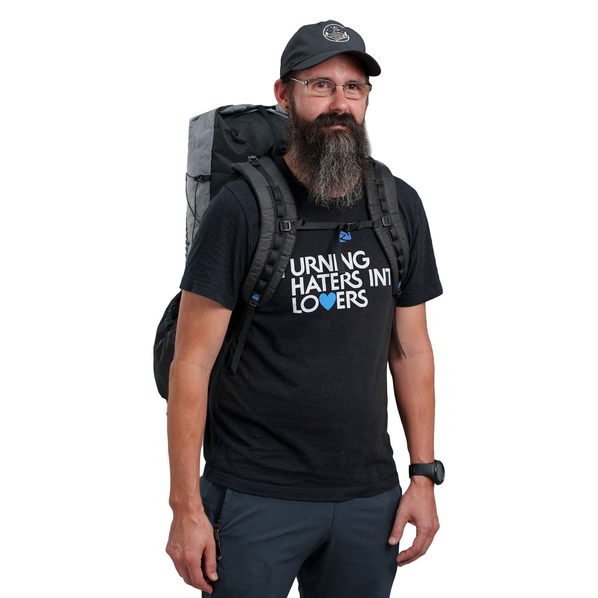 Zpacks Super Nero Ultra 50L スーパーネロ ウルトラ ストームグレー - スタンダードストラップで背負った斜め前から（公式画像） - 山道具とULギアのお店 Ascend Lite