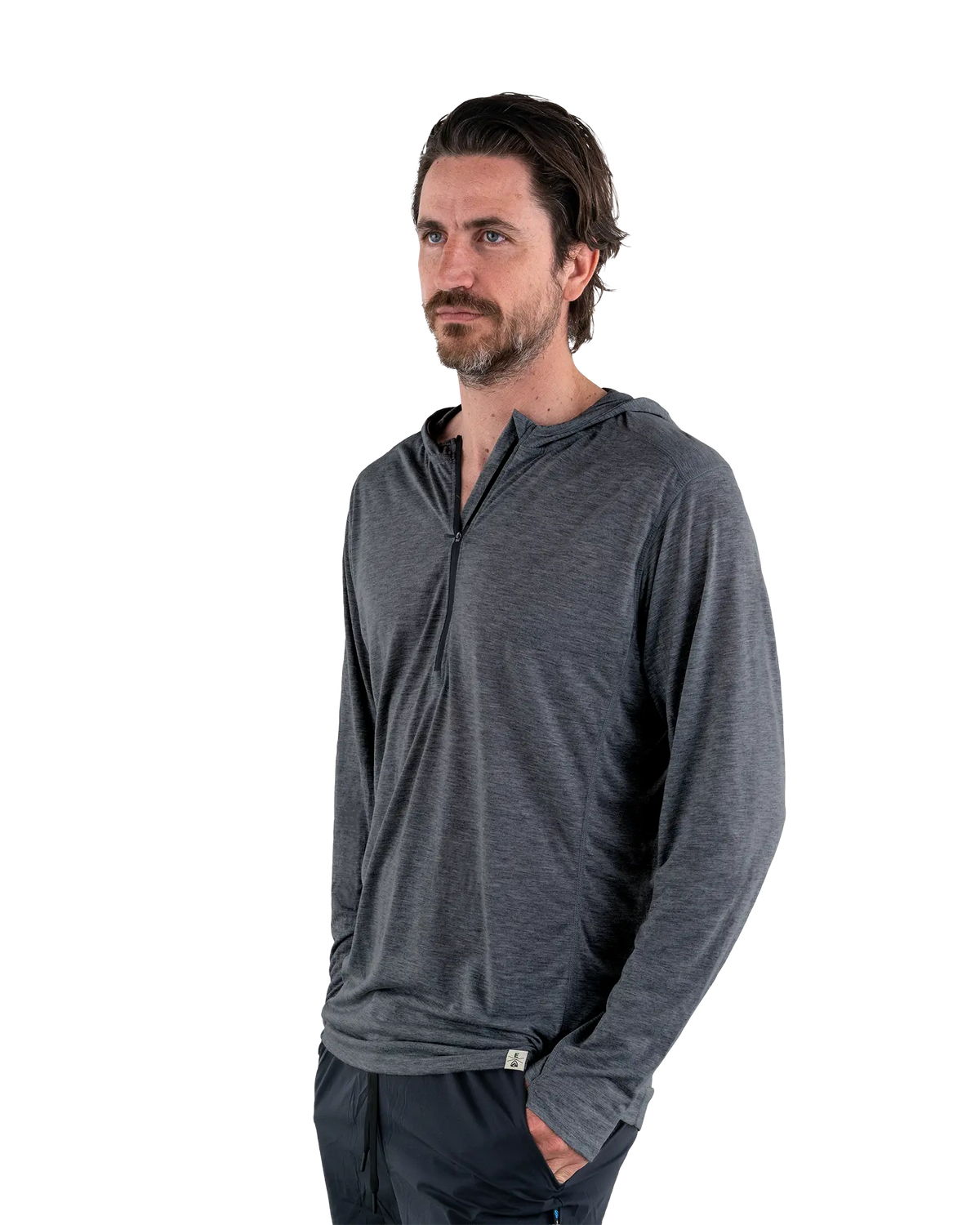 Zpacks Mirage Merino Sun Hoody ミラージュメリノサンフーディ Charcoal - 正面から見た着用全体（公式画像） - 山道具とULギアのお店 Ascend Lite