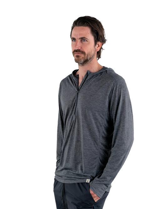 Zpacks Mirage Merino Sun Hoody ミラージュメリノサンフーディ Charcoal - 正面から見た着用全体（公式画像） - 山道具とULギアのお店 Ascend Lite