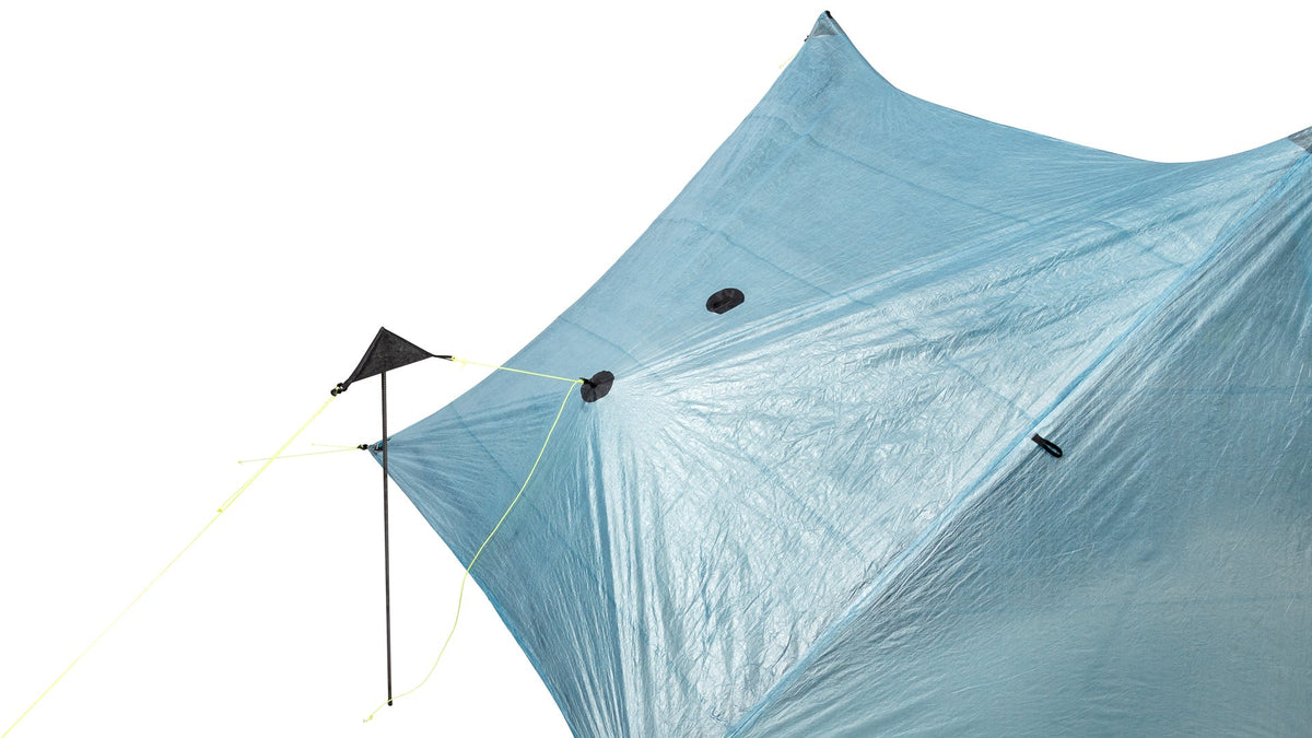 Zpacks Trekking Pole Cup トレッキングポールカップ - テントの足側をポールカップで持ち上げた全景（公式画像） - 山道具とULギアのお店 Ascend Lite