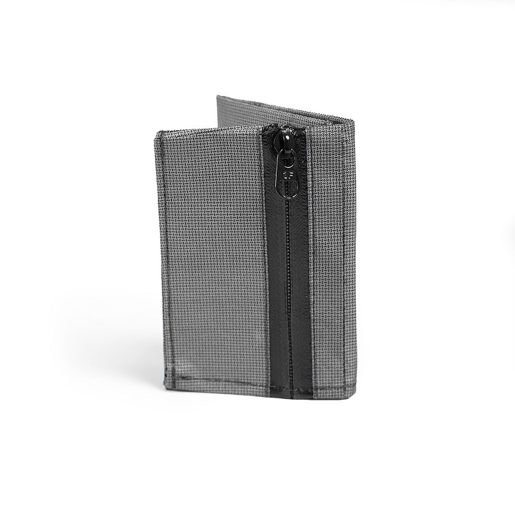 Zpacks Tri-Fold Minimalist Wallet トリフォールドミニマリストウォレット Storm Gray - 閉じた状態の正面（公式画像） - 山道具とULギアのお店 Ascend Lite
