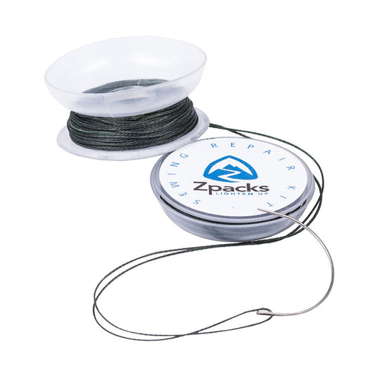Zpacks Sewing Repair Kit ソーイングリペアキット ケースに巻いたケブラー糸と曲がり針を並べた全体（公式画像） - 山道具とULギアのお店 Ascend Lite